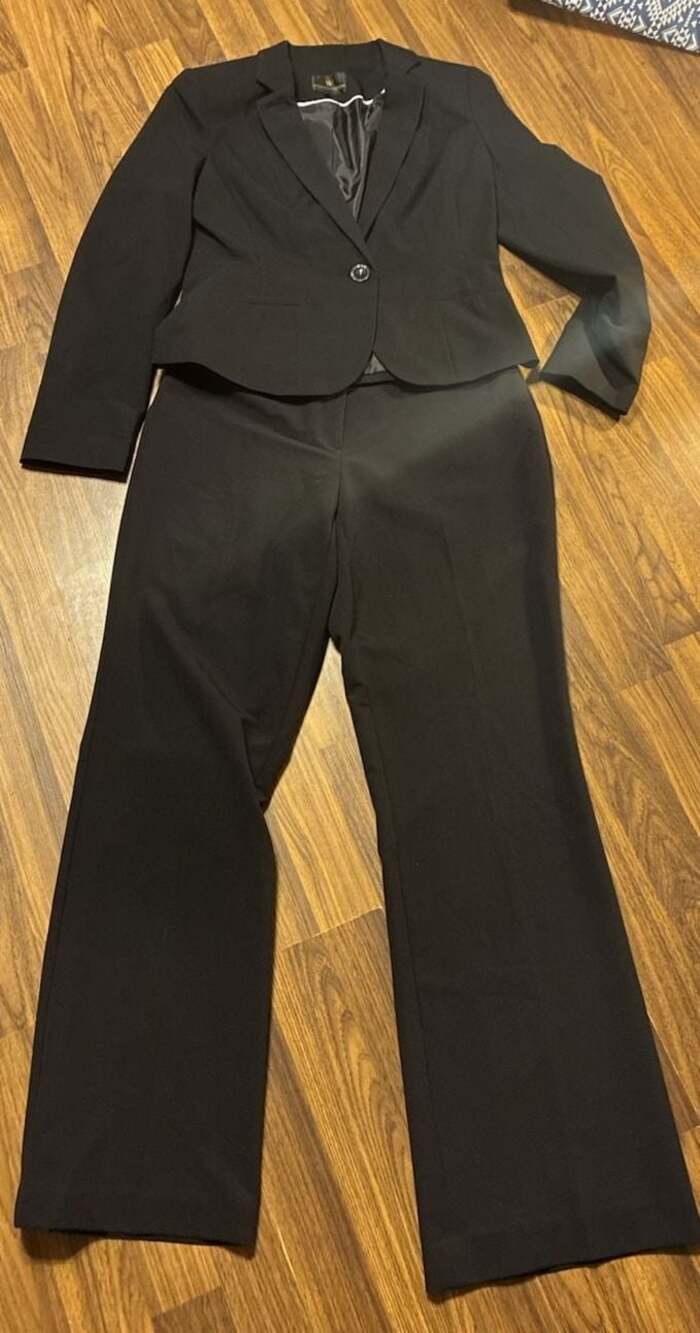 Worthington Women's Black Two-Piece Curvy Fit Pant Suit